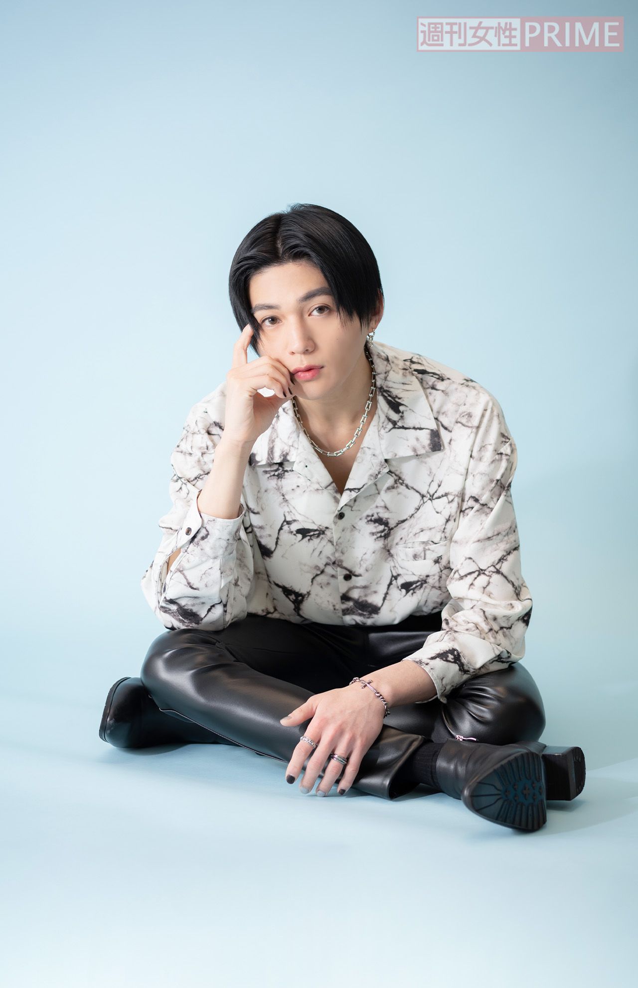 八木勇征　カメラマン／齋藤周造　ヘアメイク／塚原ひろの　 スタイリング／藤山晃子