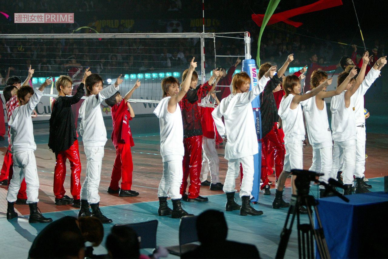 2003年11月、9人でデビューしたNEWSは『バレーボールワールドカップ2003』会場に登場