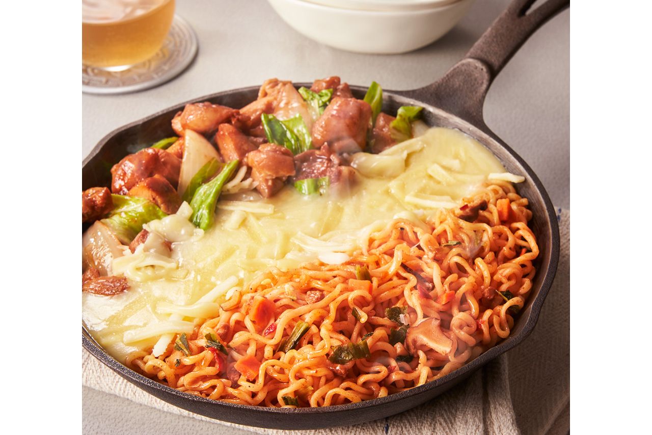 溶けたチーズとピリ辛味が美味しい「チーズタッカルビ風汁なし辛ラーメン」