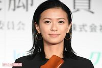 榮倉奈々、CEOを務めるファッションブランドで最新ビジュアルを披露も“おばさんパーマ”にツッコミ集まる