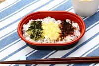 累計販売数417万個突破のローソンストア100『だけ弁当』がついに「漬物だけ」になってしまった！“だけ弁”…