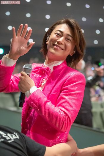 スタッフに抑えられるきーちゃん　撮影／廣瀬靖士
