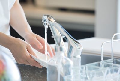 “水と安全はタダ”は夢のまた夢、「人もモノもカネもない」日本の水道が大ピンチ!