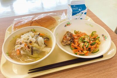 福岡市の小学校給食が“唐揚げ1個”の献立で「エサじゃないんだから」批判のなか求められる抜本的な“対策…