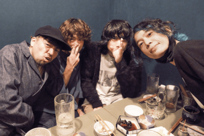 レコード会社との騒動を振り返り、ギターの小川は「悔しいし、むかつくし、モヤモヤ考える期間が長かった。だから自然と、4人でギュッと固まる感じはありました。立ち向かっていくために」と心境を明かした