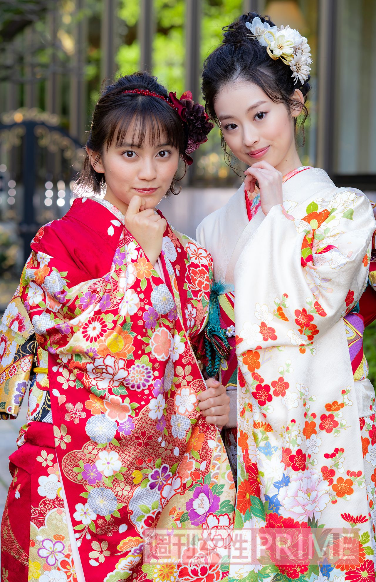 所属していた事務所の晴着撮影会に参加した岡田結実（写真左、’19年12月）