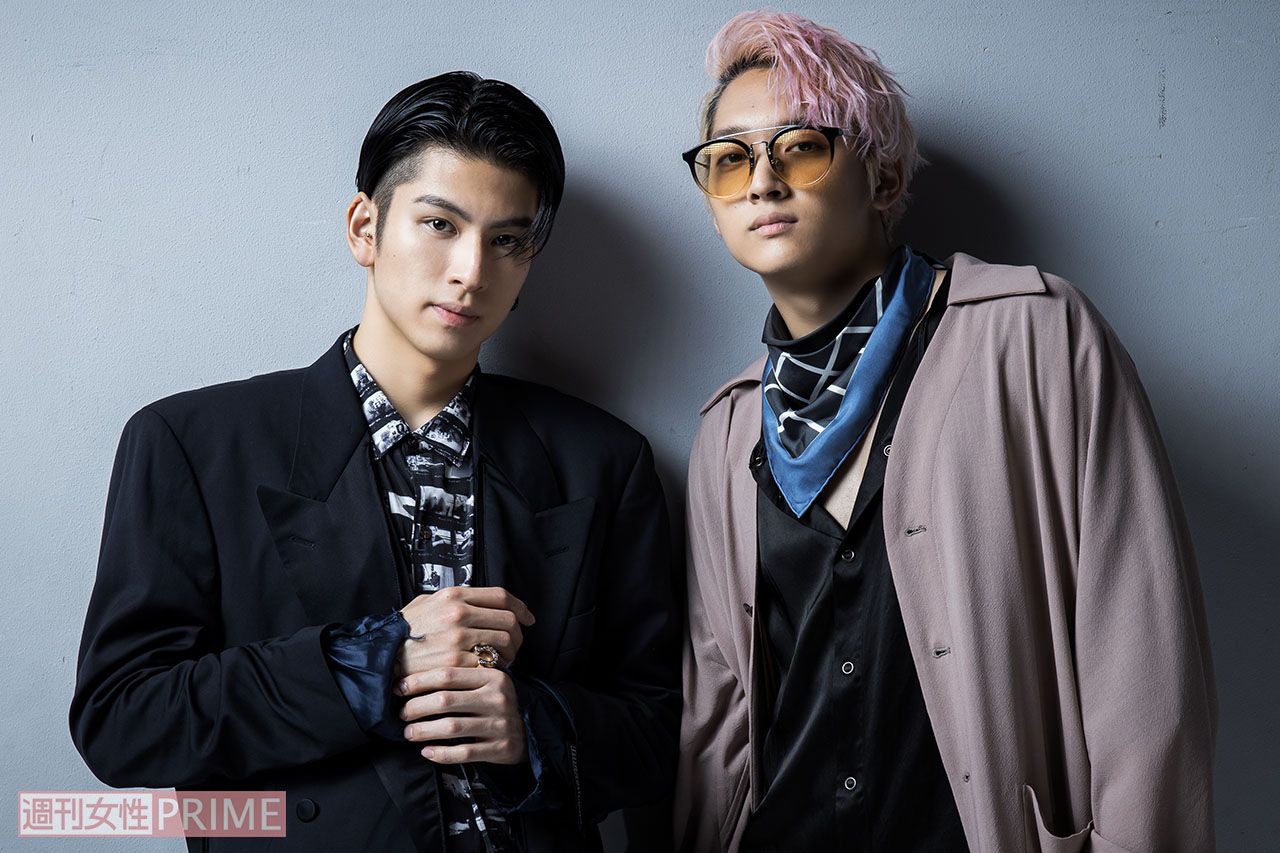 （左から）長谷川慎、鈴木昂秀　撮影／廣瀬靖士