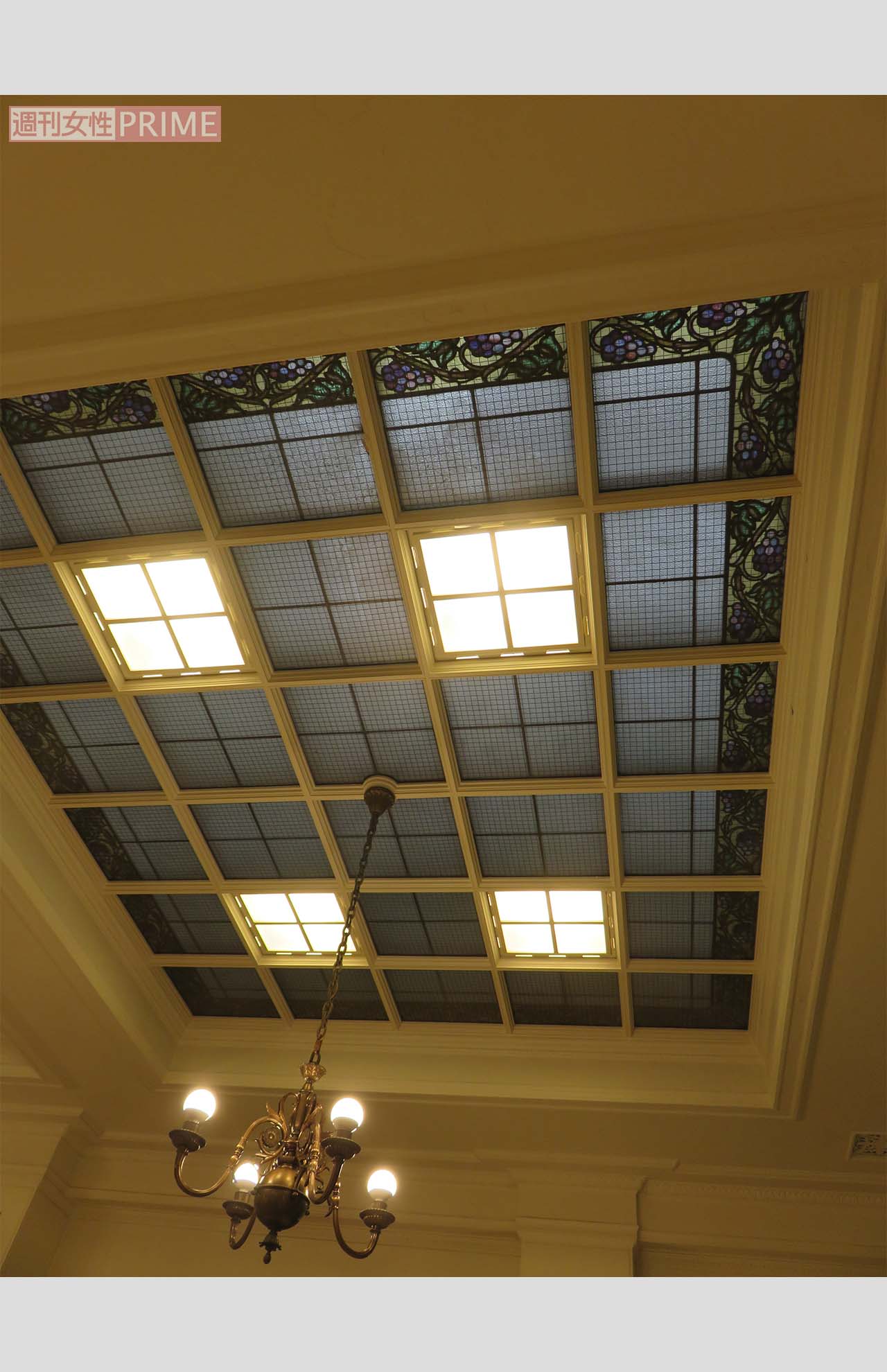 国会中央食堂の重厚な内装