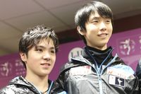 GPファイナル舞台裏──目を輝かせる宇野昌磨に、羽生結弦はテレ隠しのツンデレ対応