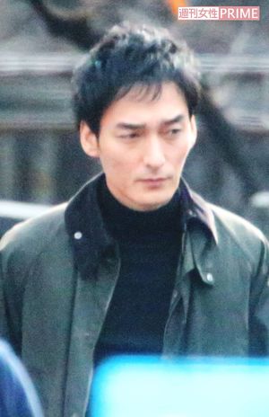 昨年12月、『嘘の戦争』ロケに臨む草なぎ