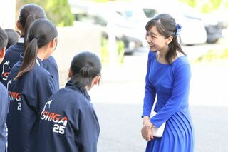 閉会式の後は滋賀県の高校を訪問された