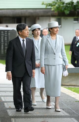 沖縄を訪問されたご一家。今年は慰霊のため各地を回られた