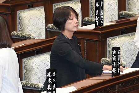古賀千景参院議員。自衛隊員はお金がないから仕方なく国に奉仕している、とでも言いたかったのだろうか。とんでもない事実誤認だ