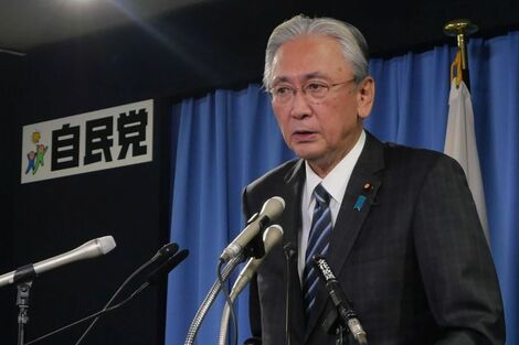 《防災訓練》自民党・古屋圭司議員の“ふざけヘルメット姿”に「小学校の方がちゃんとやってる」批判が殺到した緊張感のなさ