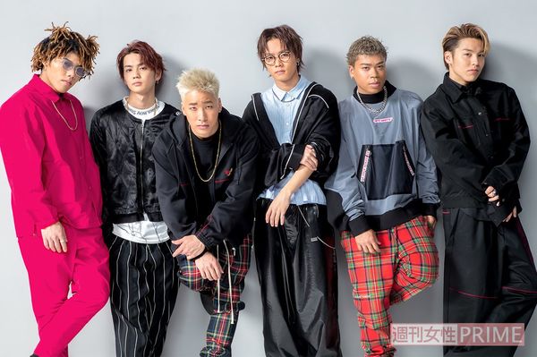 左から後藤拓磨、吉野北人、陣、川村壱馬、LIKIYA、RIKU　撮影／佐藤靖彦