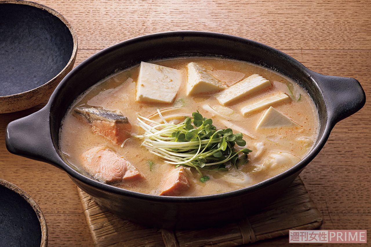 鮭の酒かす湯豆腐（撮影／廣瀬靖士）
