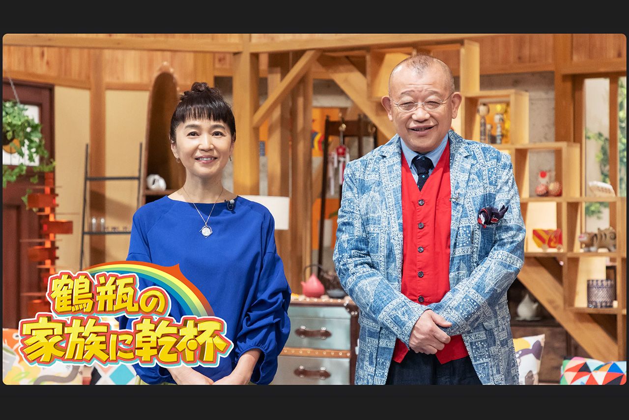 （左から）小野文惠アナウンサー、笑福亭鶴瓶（『鶴瓶の家族に乾杯』NHK公式ホームページより）