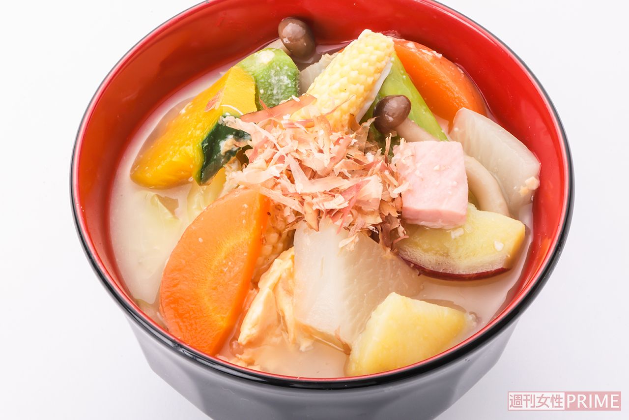 「タンパク質も野菜もこれ1杯でカバーできます。さらに、牛乳を入れるとカルシウムも。味がまろやかになって病みつきになります。朝食を食べない人は、まずはみそ汁から始めてほしい」