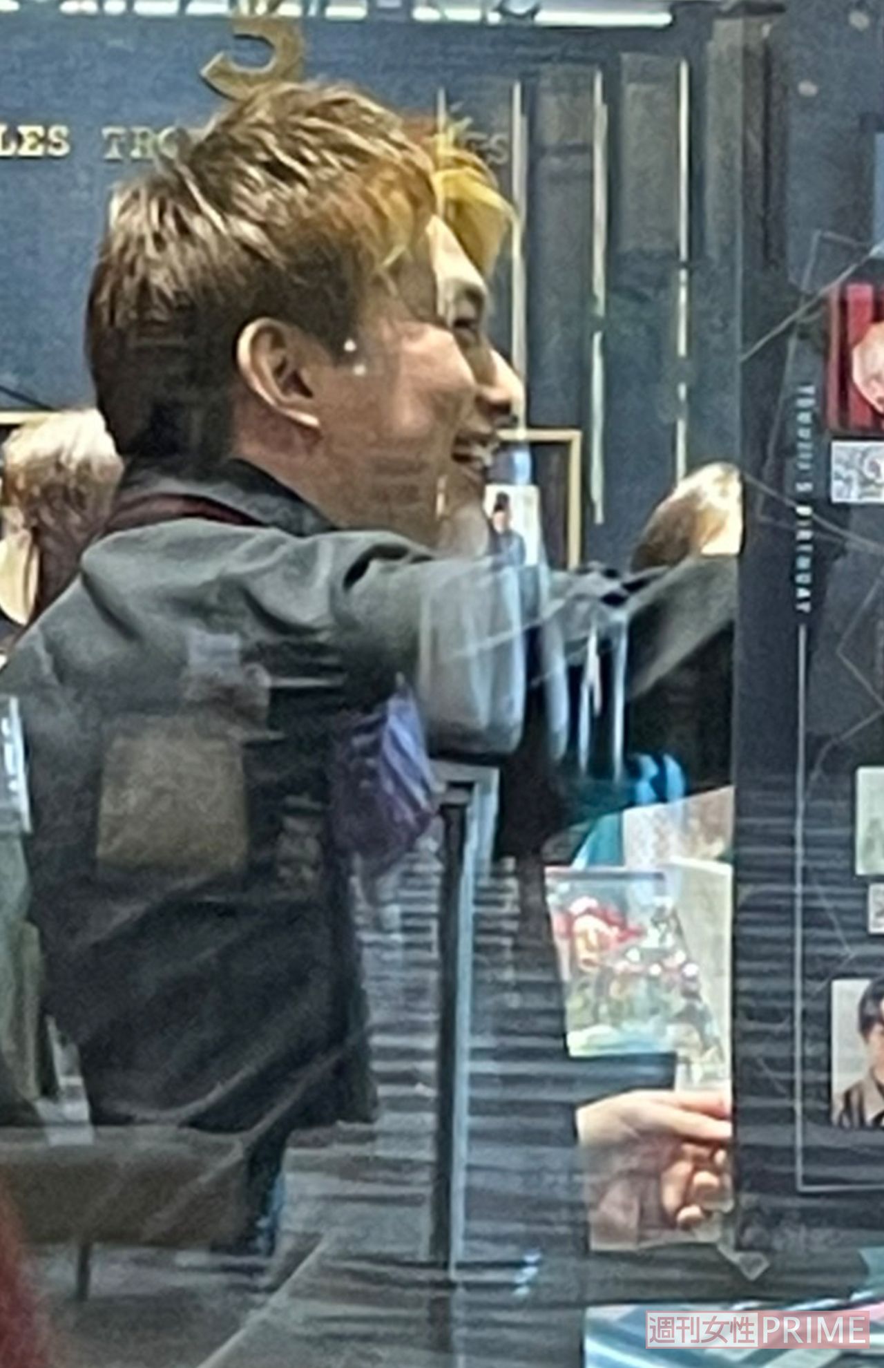 2023年2月14日、チョコレートを販売する小林豊