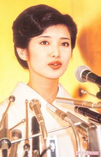 引退会見では「三浦友和の女房として、一生懸命務めます」と語った（'80年10月15日）　撮影／週刊女性写真班
