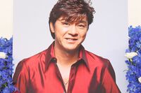 西城秀樹さんが愛した「焼きそばと麦とろご飯」笑顔が忘れられない店主たちの声