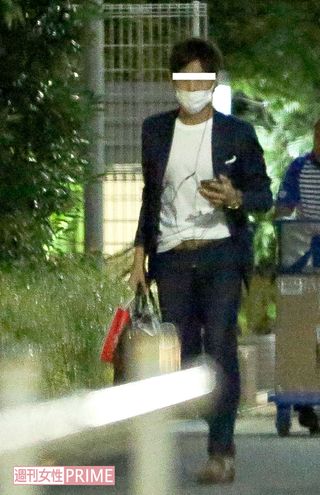 7月中旬、都内某所の“愛の巣”に帰宅した菊地亜美の恋人A氏