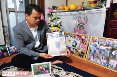 千葉県内にあるリンちゃん宅の仏前で、ハオさんはこの1年の心境をポツリポツリと語った