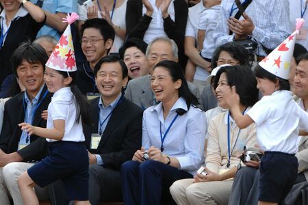 幼稚園の運動会でダンスを披露する愛子さまに天皇皇后両陛下は笑顔で拍手を。平成19年10月