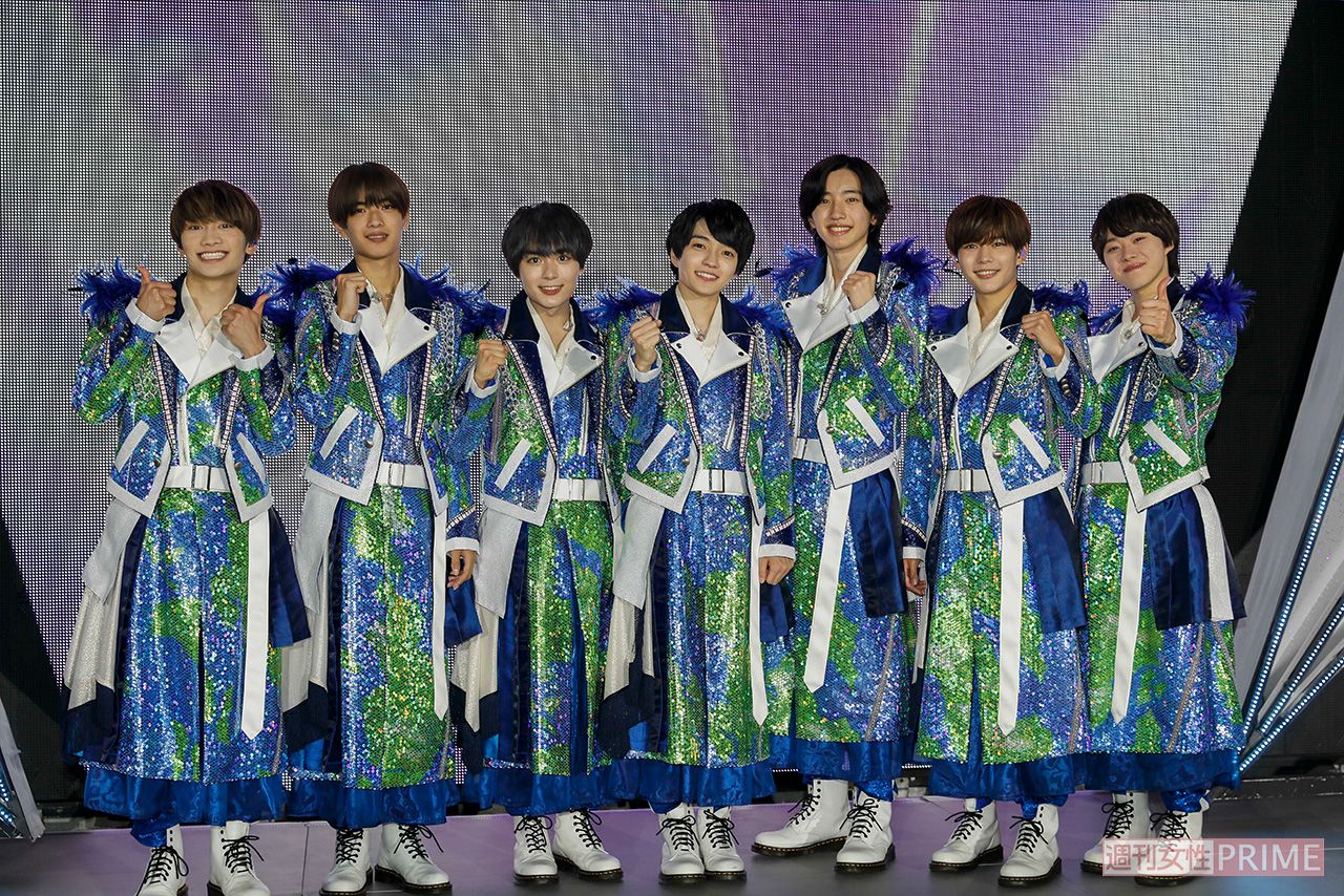 （左から）藤原丈一郎、高橋恭平、大西流星、西畑大吾、道枝駿佑、長尾謙杜、大橋和也。関西ノリながら曲はラブソング系が多い