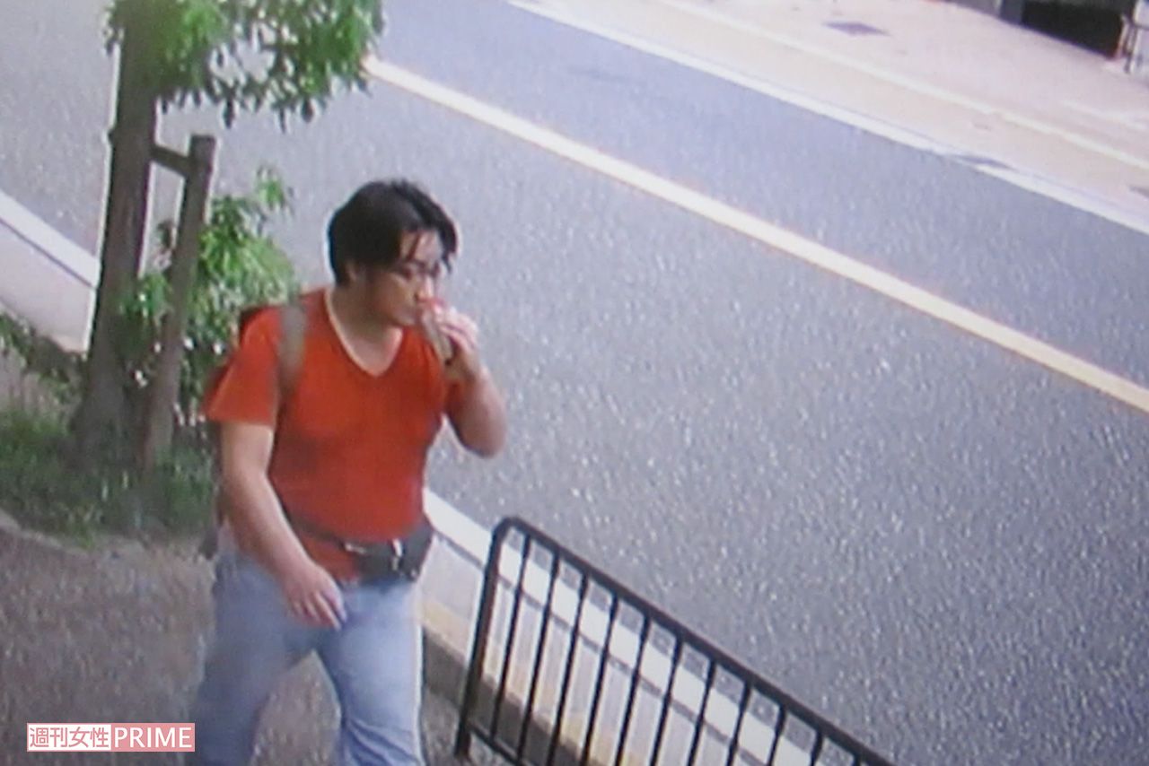 JR宇治駅近辺で防犯カメラに映った青葉容疑者とみられる男（松浩不動産提供）