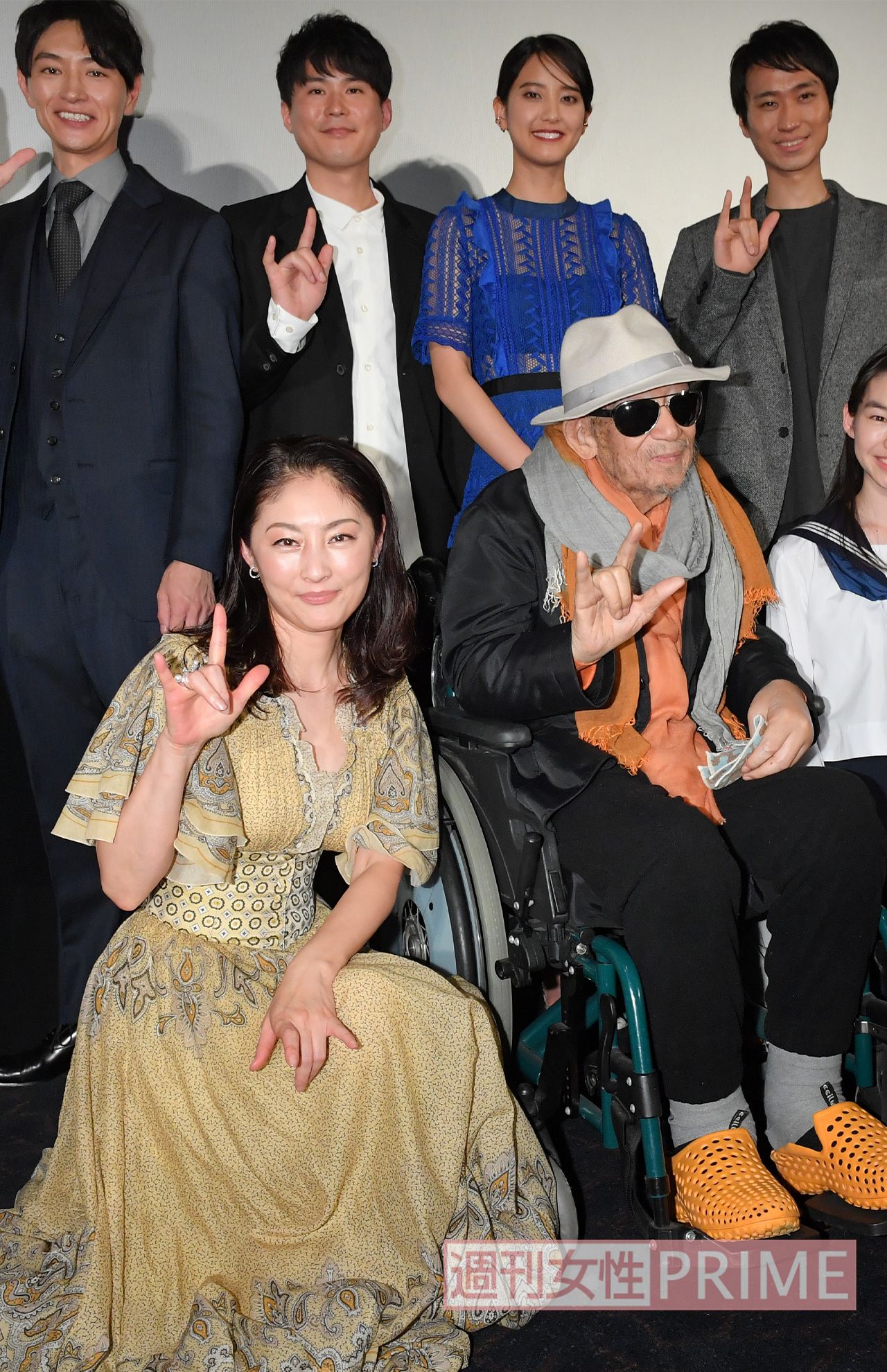 昨年11月に常盤貴子（前列左）らと最後に公の場に姿を見せた大林監督（前列中央）