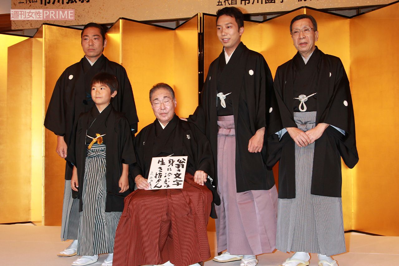 2011年に行われた会見。（左から）市川中車、市川團子、二代目市川猿翁、四代目市川猿之助、四代目市川段四郎さん