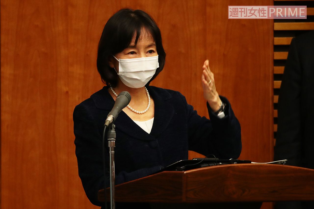 3月5日には就任後の“デビュー戦”となる総理記者会見を仕切った小野広報官