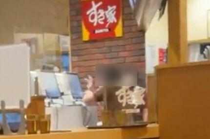 レジ打ちの姿もプロ過ぎると話題に（Twitterより）