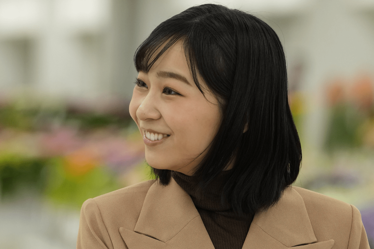 「関東東海花の展覧会」で、各地の生産者が育てたバラやアジサイなどの花々を鑑賞（2025年1月31日）