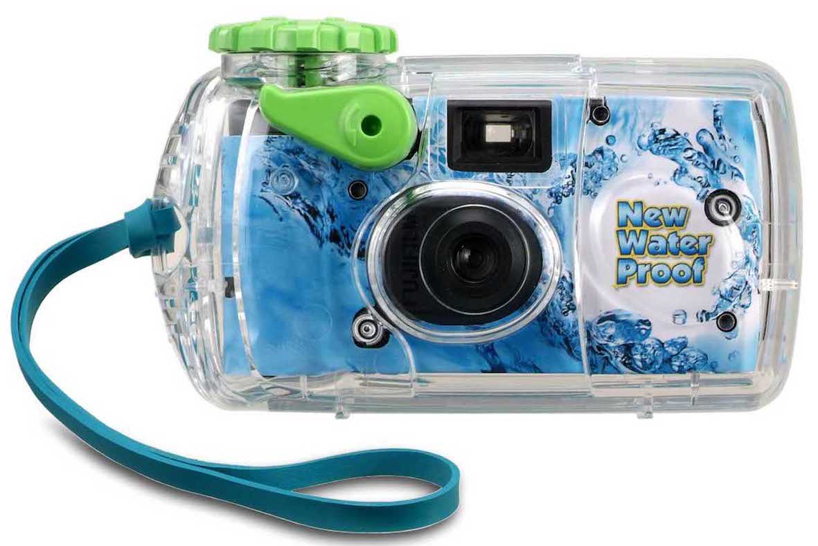 写ルンですNewWaterproof（1997年発売）1991年のものよりしっかりとした防水性・耐性を誇り、雪山などでも重宝された
