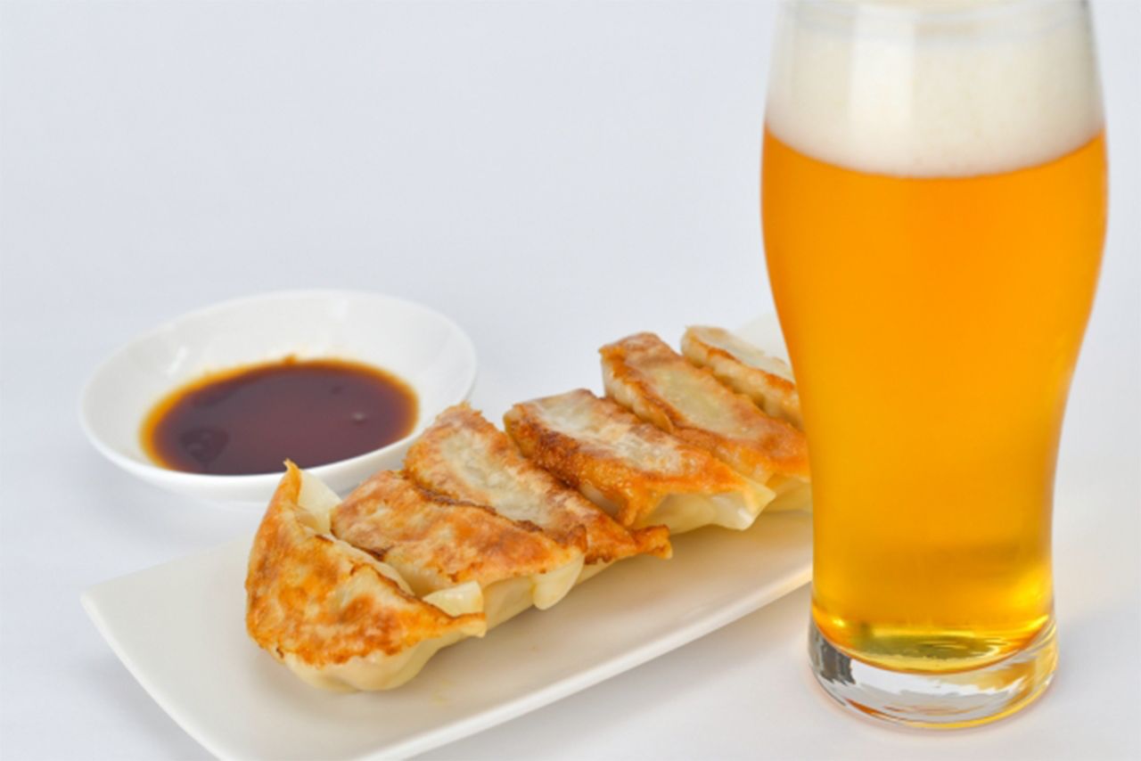 餃子はアルコールの分解に必要なビタミンBを多く含む豚肉が豊富に含まれている