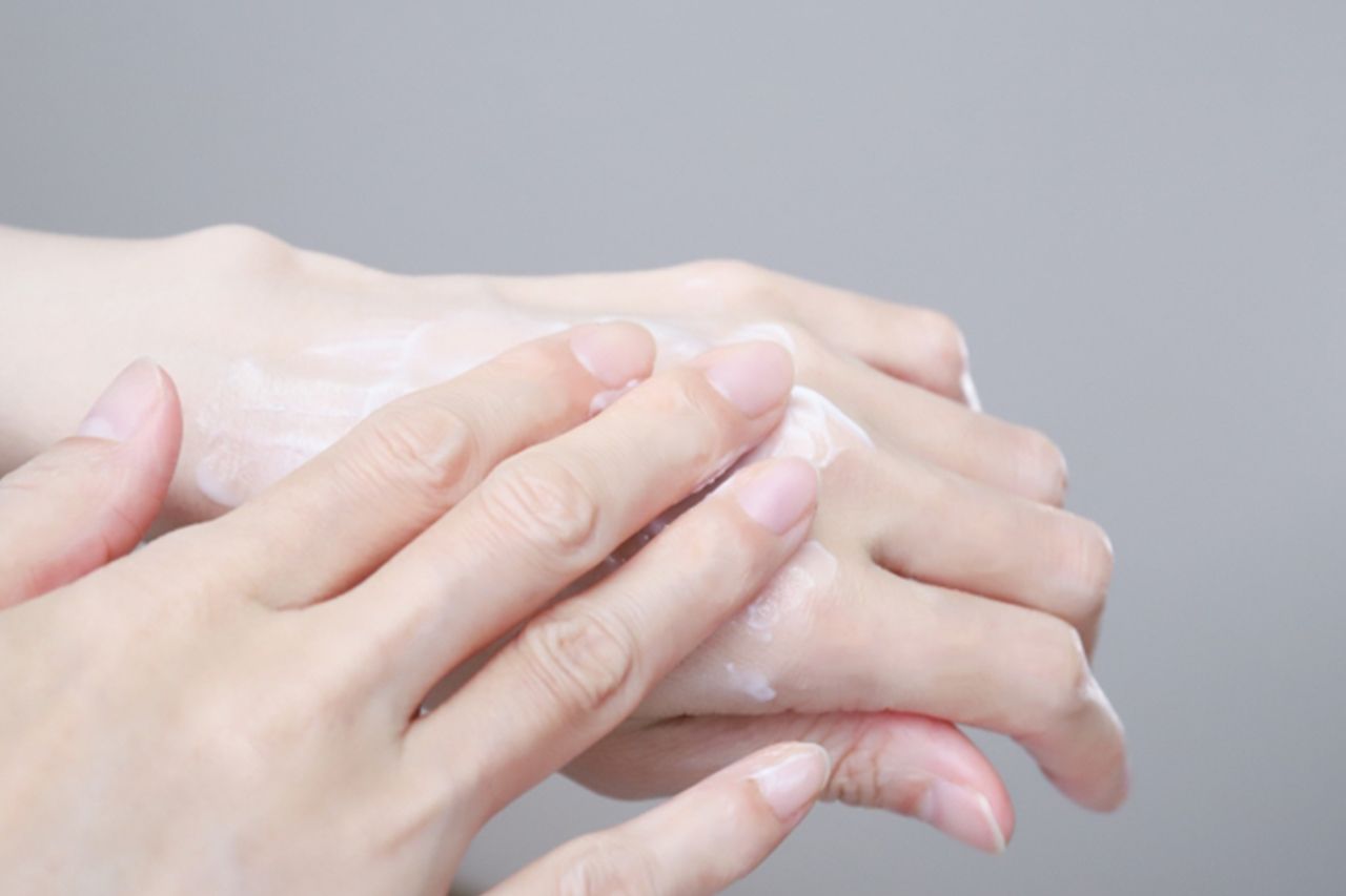 保湿剤はベタベタするほど厚めに塗るのが適量