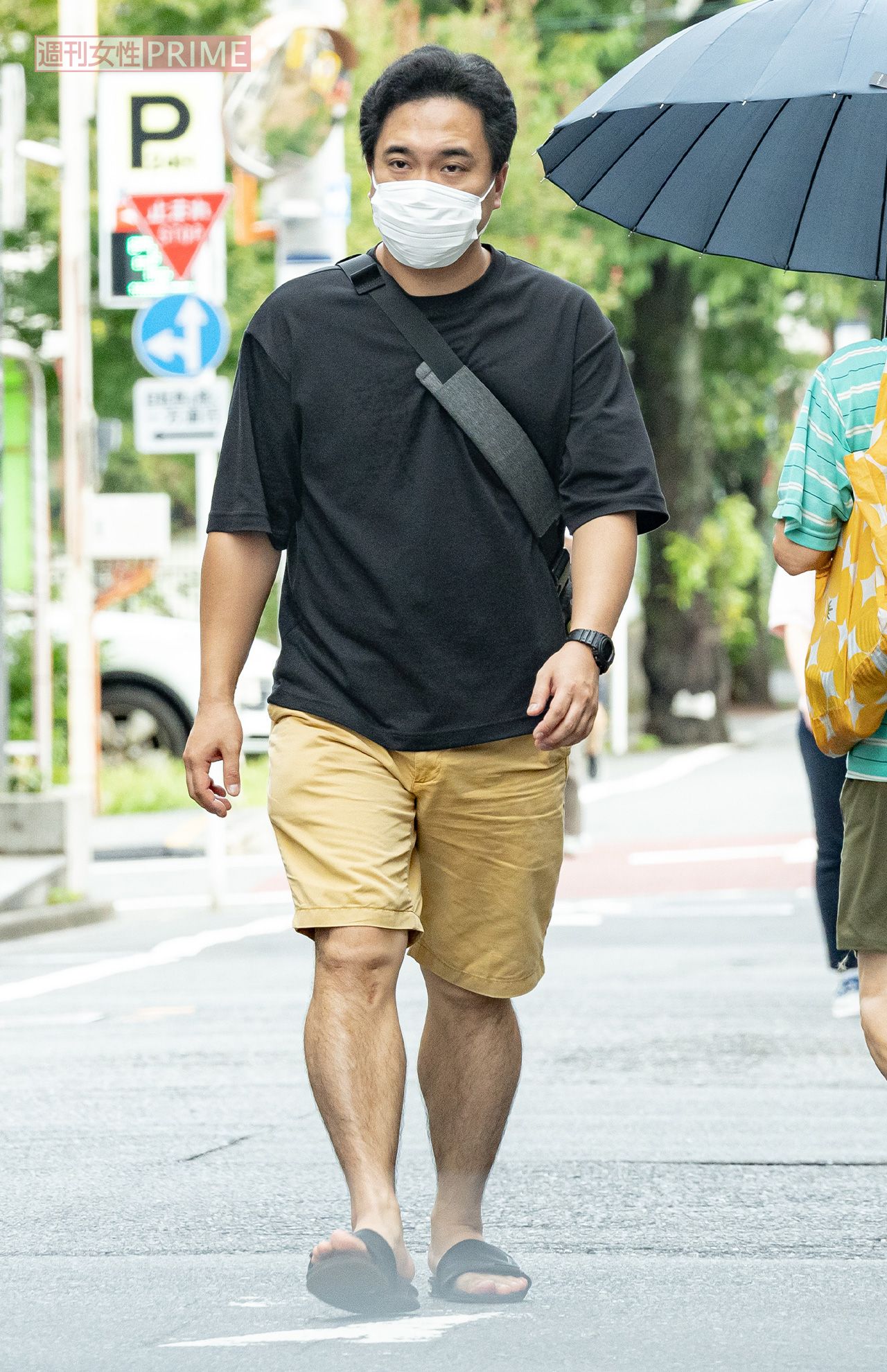 自宅から舞台へと向かう橋本一郎