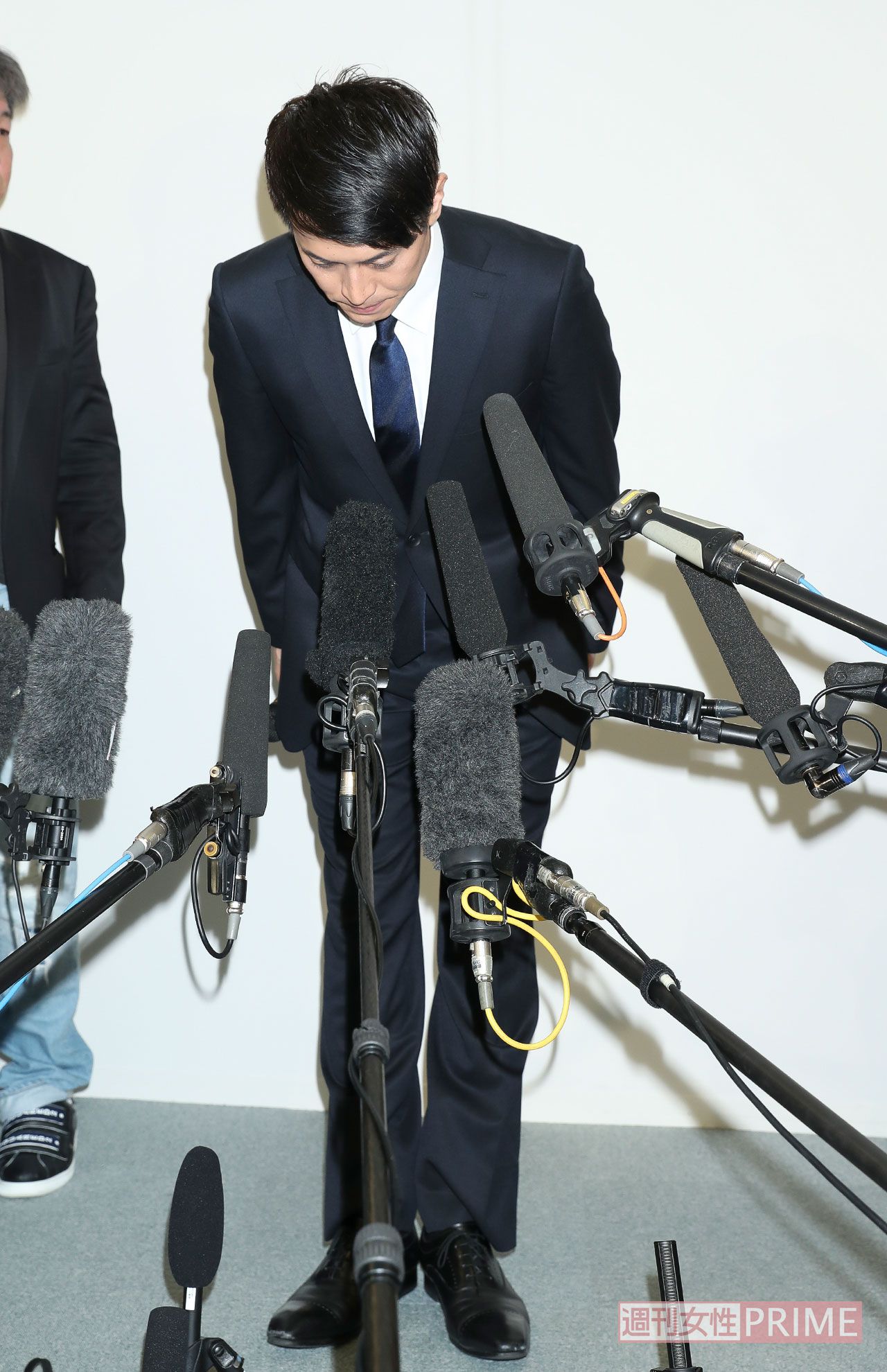 引退会見を開いた純烈・友井雄亮