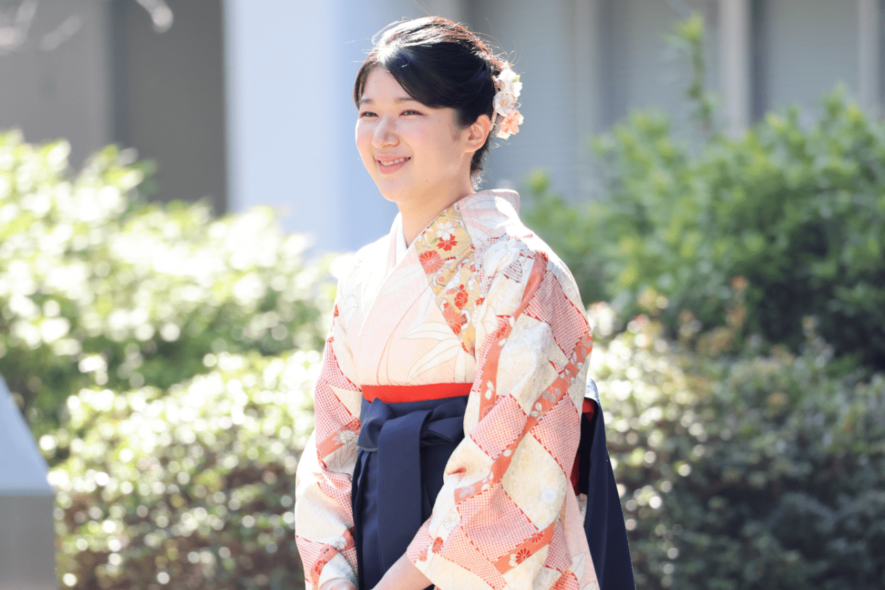 愛子さまの袴姿（撮影／JMPA）