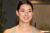 すみれ「急にどうした？」胸元ざっくりな露出投稿に驚きの声 芸能界一時休業、産後うつ、母・松原千明さん…