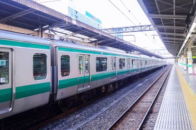 なぜ「埼京線」に痴漢が多いのか？ 元鉄道員が語る「駅間の長さが原因説」の矛盾