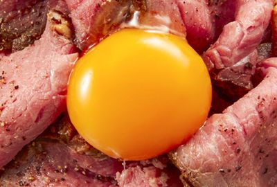 「やせたいなら肉と卵を食べなさい」予約が取れない運動指導者の代謝アップの10か条