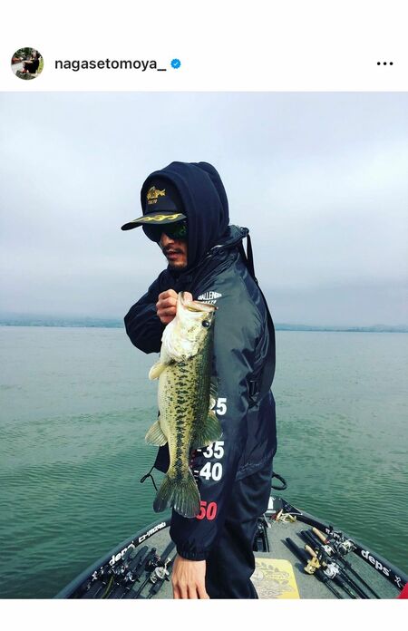 長瀬もバイクのほかに釣りを楽しんでいるよう（インスタグラムより）