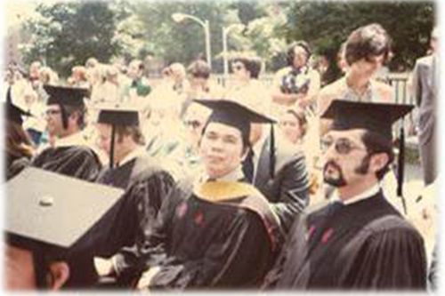 1977年、ハーバード大学大学院修士課程の卒業証書授与式。この後、博士課程へと進む