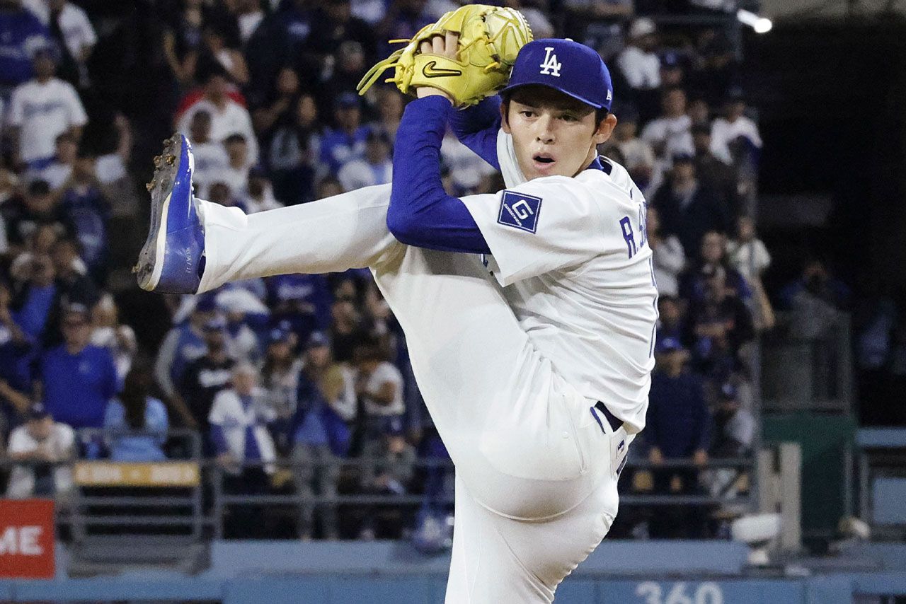 試合を締めくくる“ドジャースの守護神”として活躍する佐々木朗希／共同通信