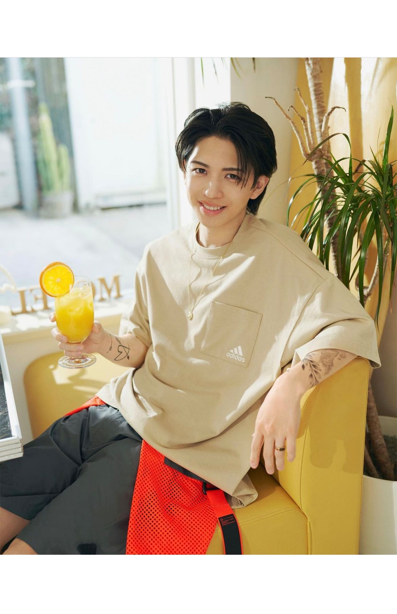 5月、植物やハートのモチーフが確認できる（岩橋玄樹公式インスタグラムより）