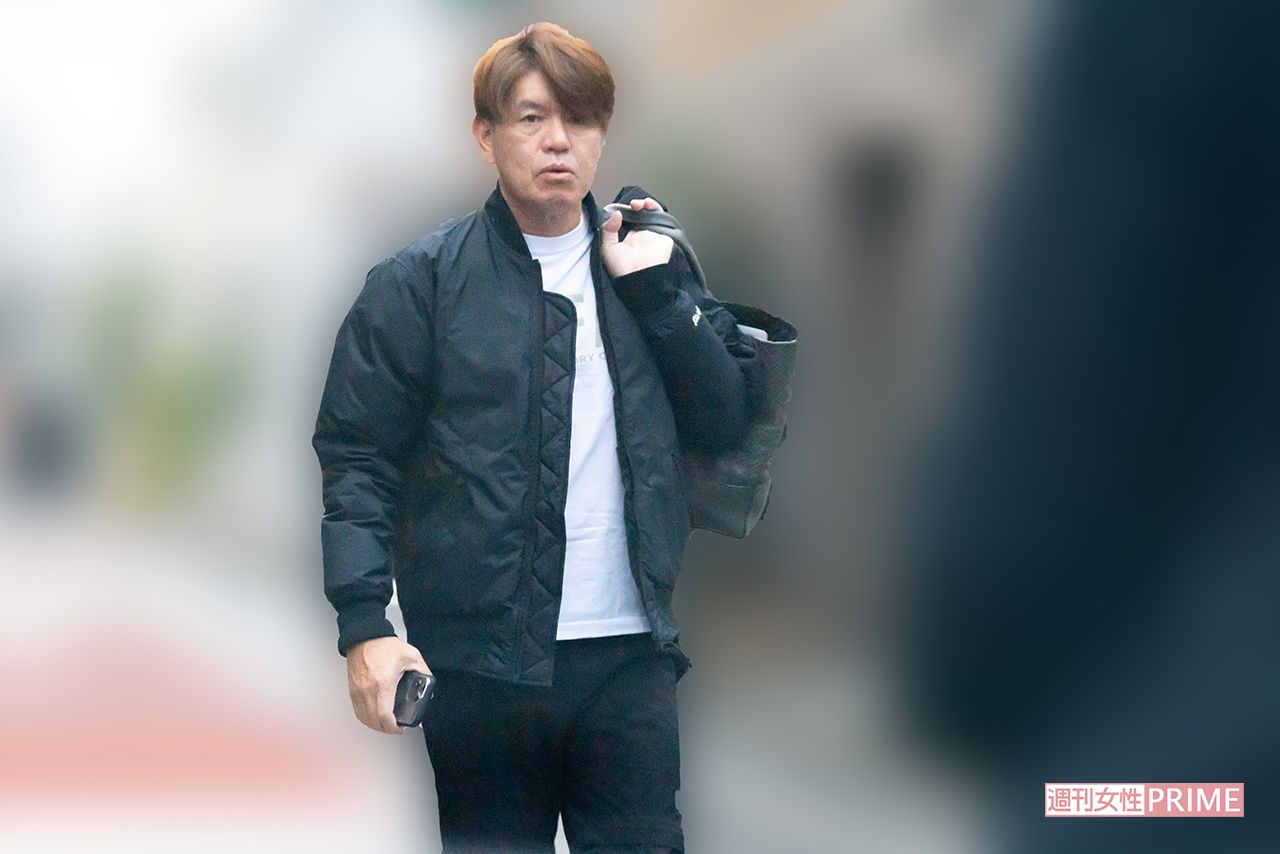 12月中旬の平日朝、自宅から出てきたヒロミを直撃