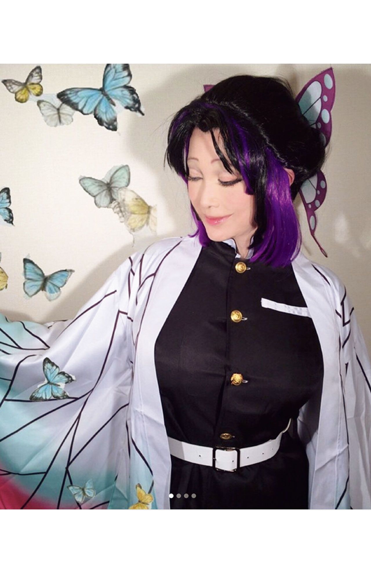 叶美香。 SNS上でいろいろなコスプレで楽しませてくれる美香様が鬼滅コスにも挑戦。羽織を脱いだ隊服姿も、凛とした雰囲気に（本人インスタグラムより）